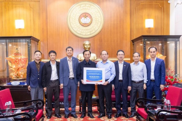 Tấm lòng nhân ái của Hiệp sĩ Đại Thánh giá Lê Đức Thịnh hướng về đồng bào vùng bão lũ