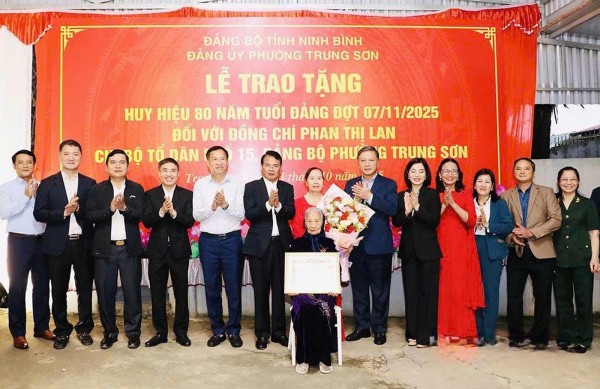 Ninh Bình: Tăng cường sự lãnh đạo của Đảng trong xây dựng tổ chức, phát triển đảng viên trong tình hình mới