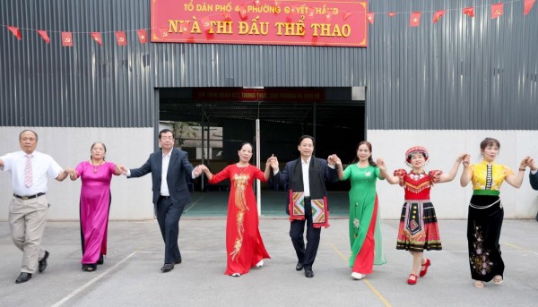 Bí thư Tỉnh ủy Sơn La dự Ngày hội Đại đoàn kết toàn dân tộc tại phường Tô Hiệu