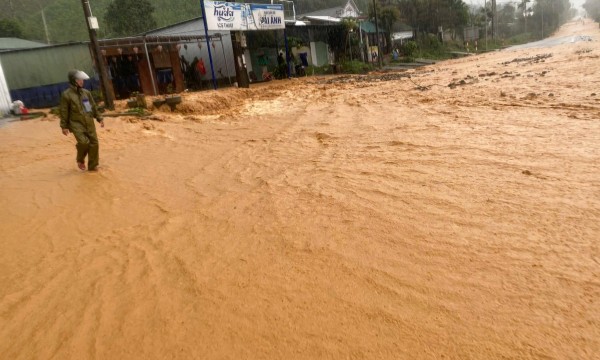 TP Huế: Tái ngập lụt sau nhiều ngày mưa lớn, giao thông chia cắt nhiều tuyến