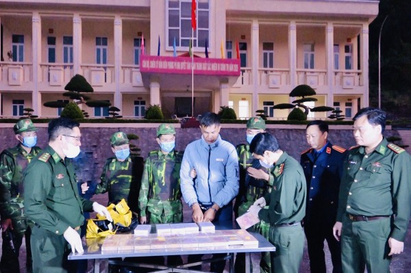 Thanh Hoá: Bộ đội Biên phòng bắt giữ đối tượng vận chuyển 32 bánh heroin
