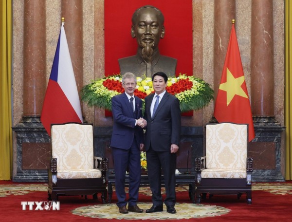 Chủ tịch nước Lương Cường tiếp Chủ tịch Thượng viện Cộng hòa Séc Milos Vystrcil