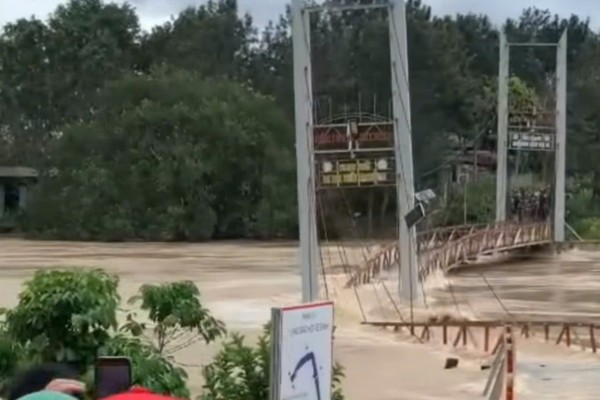 Ngành Xây dựng căng mình ứng phó mưa lũ tại khu vực Trung Bộ