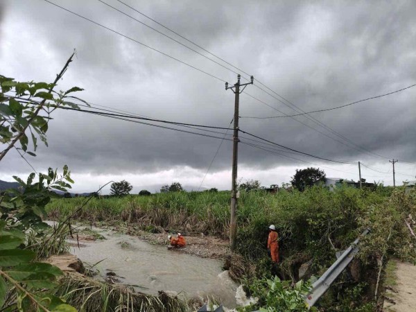 Khôi phục điện cho hơn 664.000 khách hàng vùng lũ