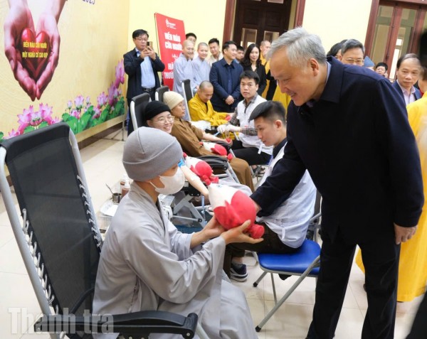 Phó Thủ tướng Thường trực dự Ngày hội 'Hiến máu cứu người - hành Bồ Tát đạo' tại Học viện Phật giáo Hà Nội
