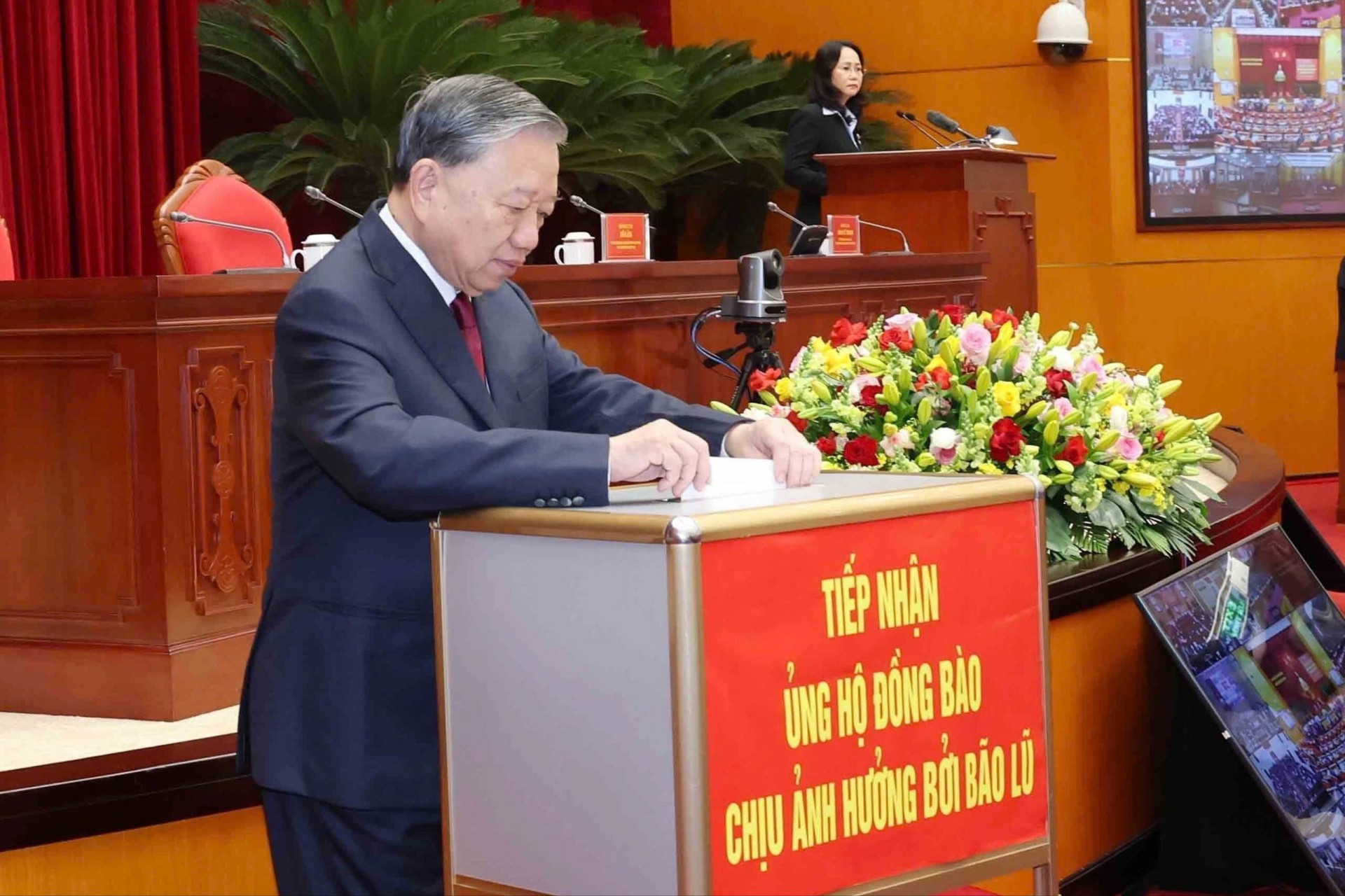 Tổng Bí thư và các lãnh đạo Đảng, Nhà nước ủng hộ đồng bào vùng mưa lũ